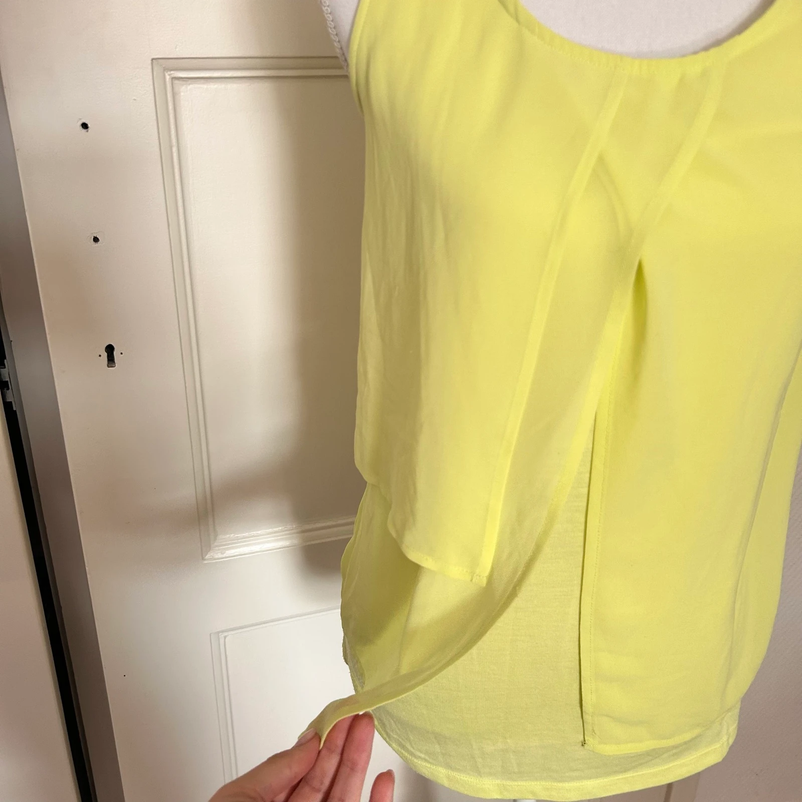 LIV Collection Top sin mangas Amarillo En capas / Chifón – Talla M – photo 2